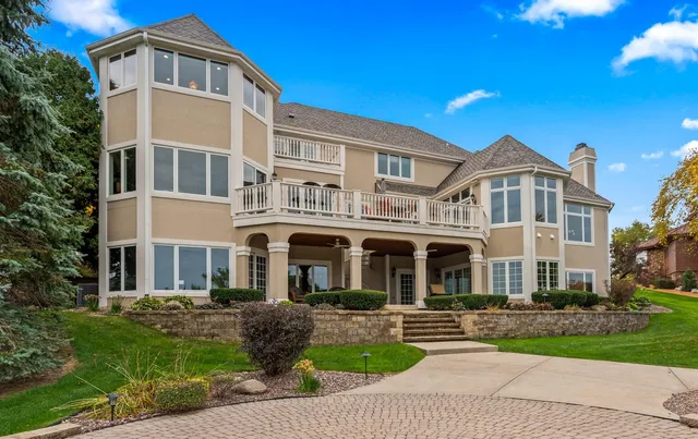 $1,575,000 | 1800 Juniper Way, Hartland, WI 53029