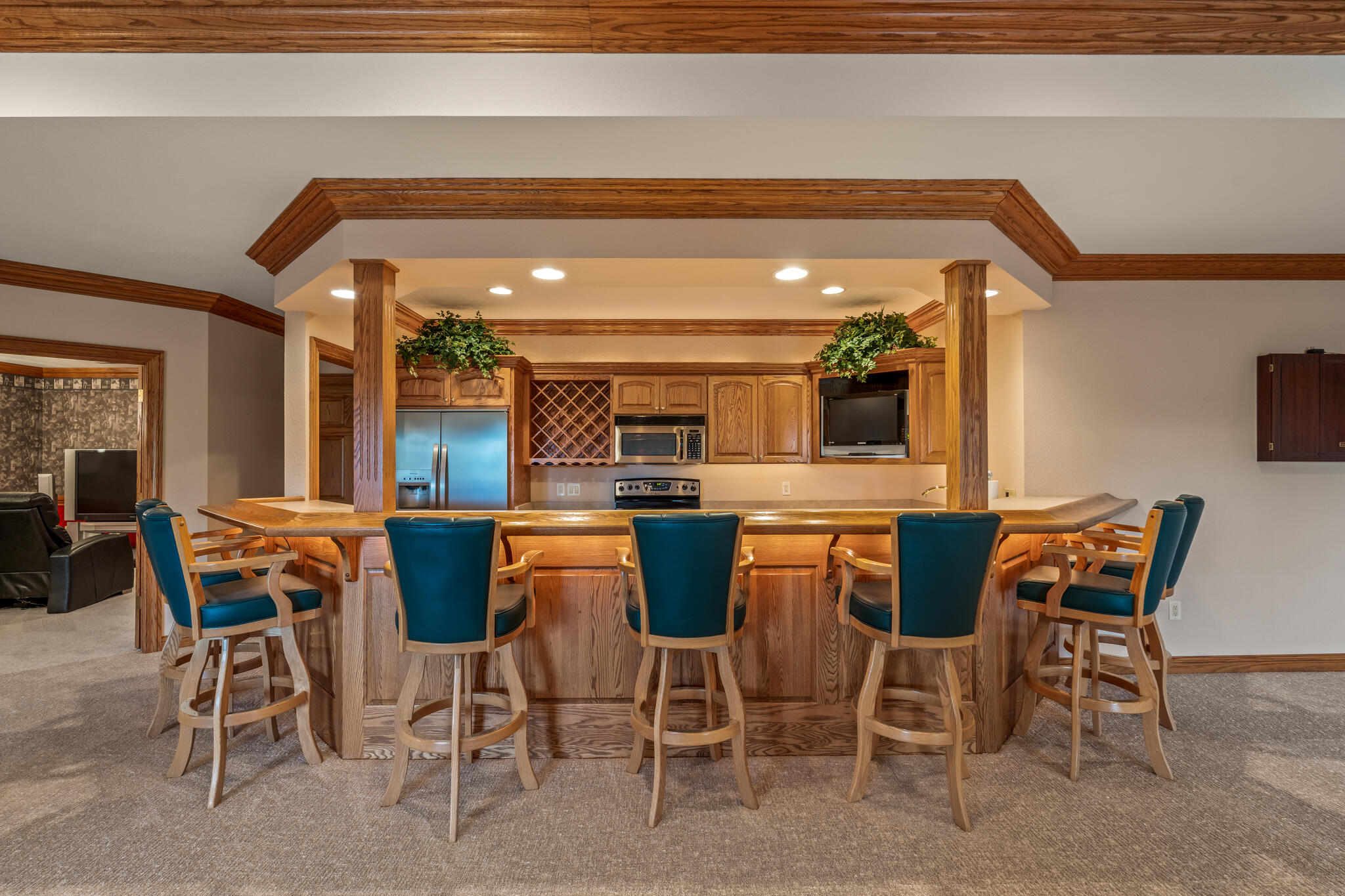 1800 Juniper Way Hartland, WI 53029 - Photo 23 of 37 LL Bar Area