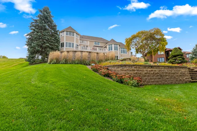 $1,575,000 | 1800 Juniper Way, Hartland, WI 53029