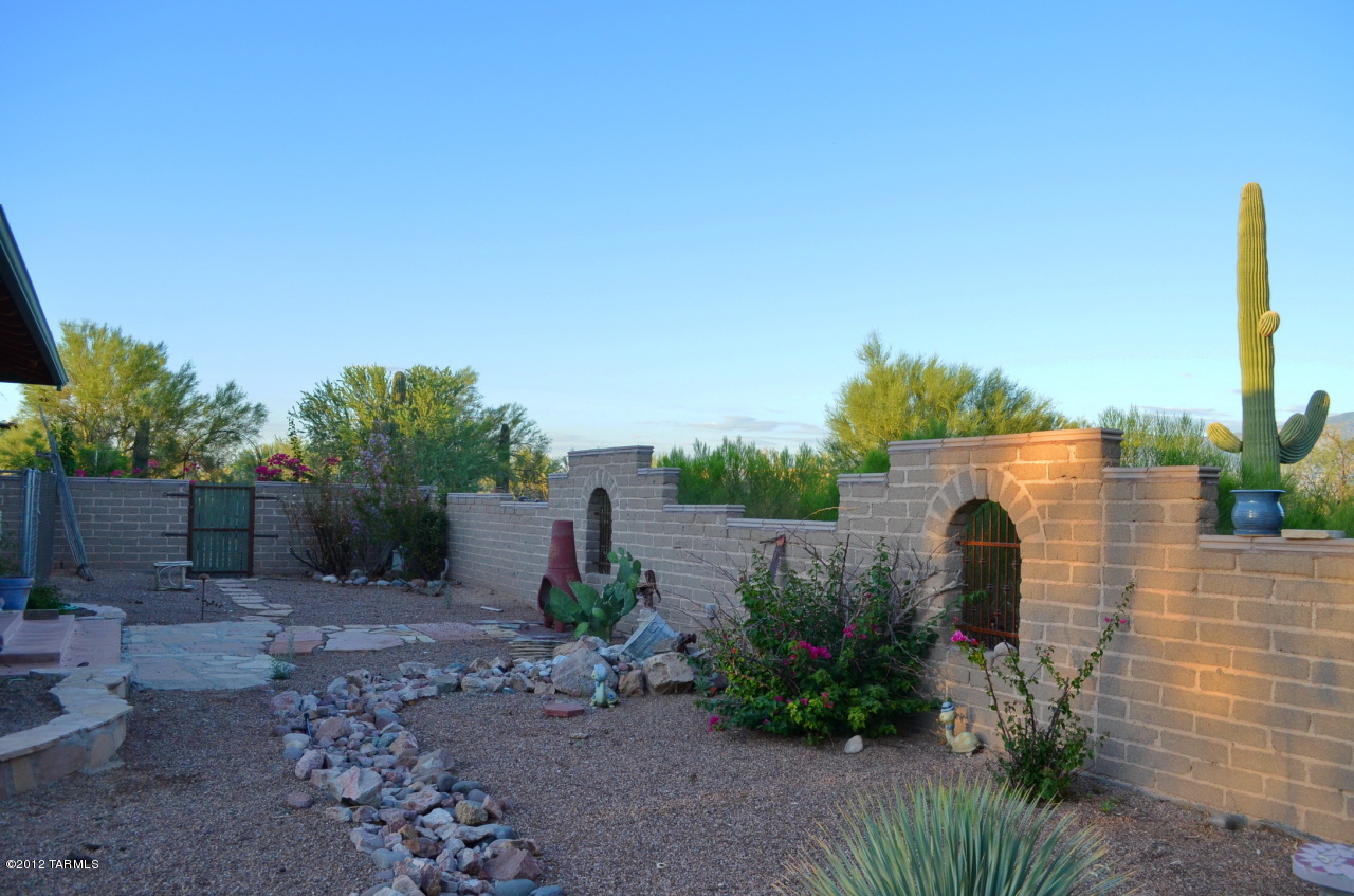 2525 West Glover Road Tucson, AZ 85742 - Photo 10 of 34