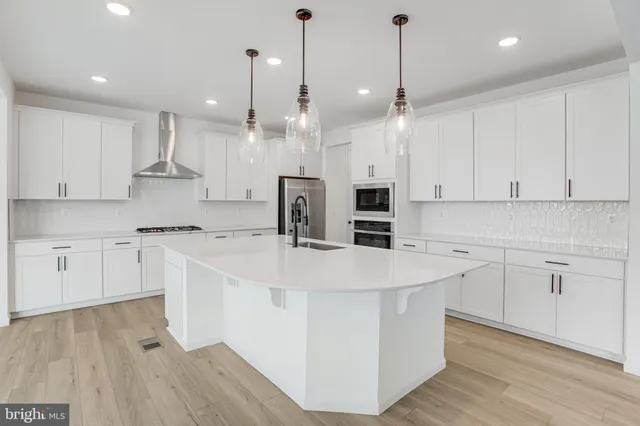 $699,999 | 213 Camwood Court, Fredericksburg, VA 22405