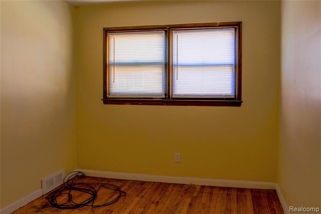 16515 East 8 Mile Road Eastpointe, MI 48021 - Photo 13 of 17