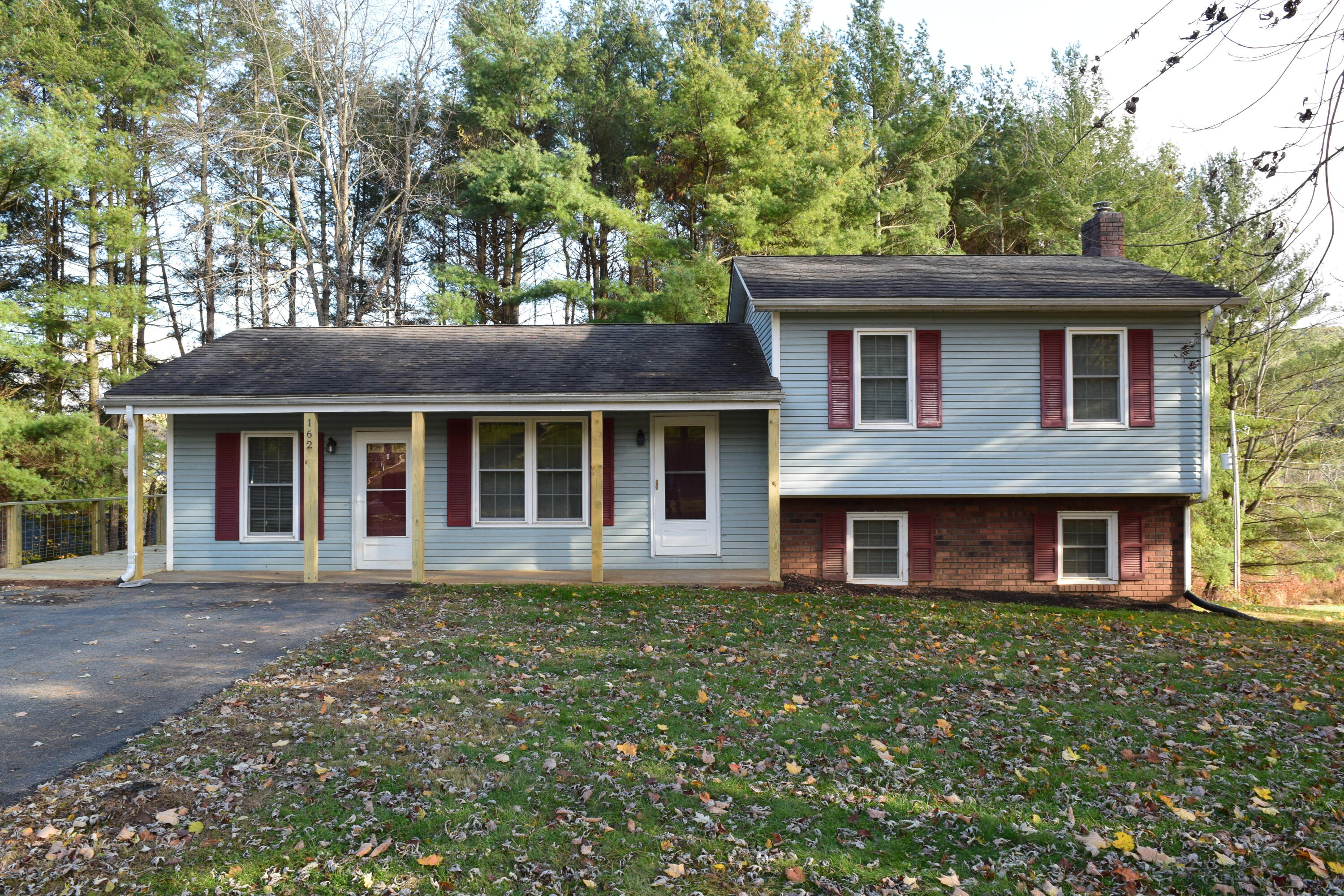 162 Ridgeview Road Northwest Floyd, VA 24091 - Photo 2 of 47 a front view of a house with a garden