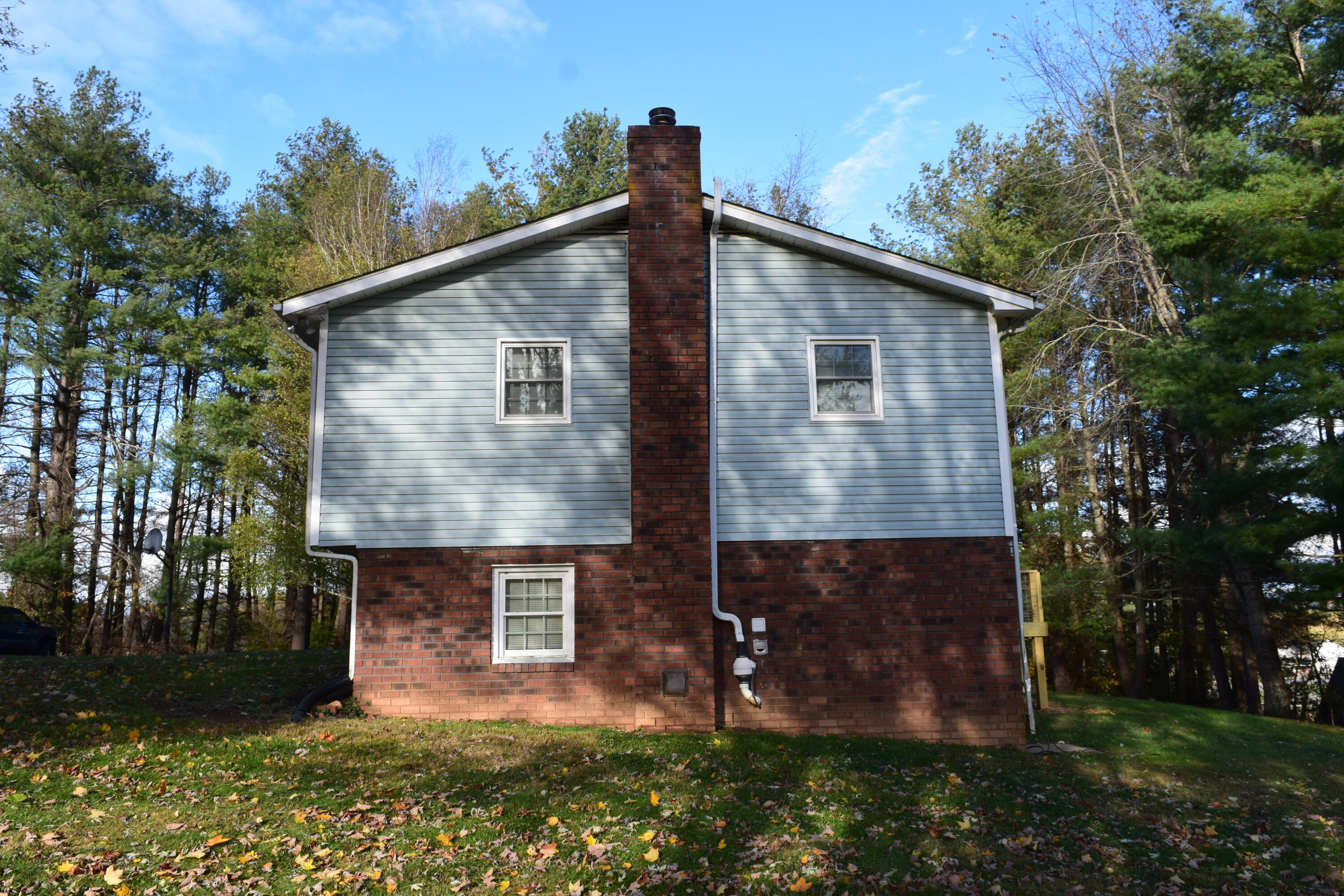 162 Ridgeview Road Northwest Floyd, VA 24091 - Photo 3 of 47 a front view of a house with garden