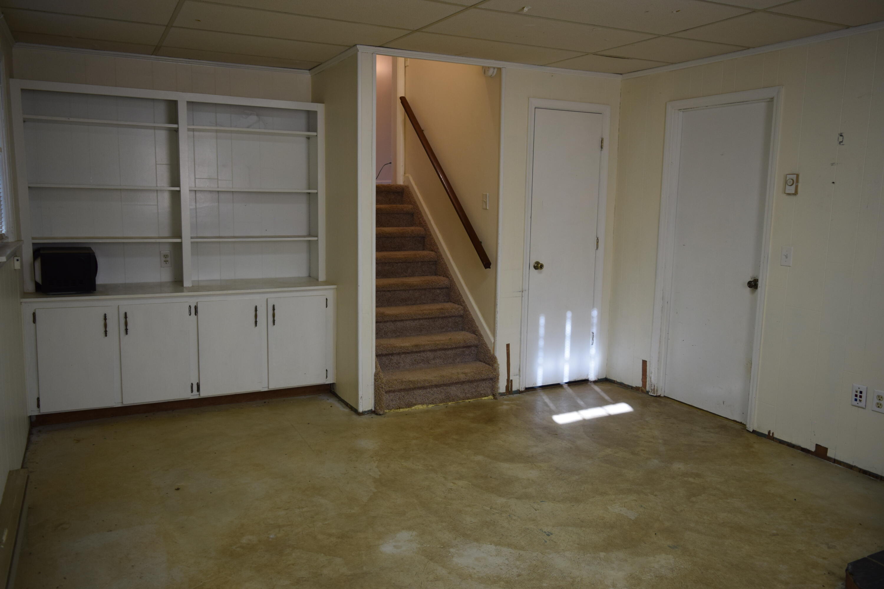 162 Ridgeview Road Northwest Floyd, VA 24091 - Photo 32 of 47 a view of an empty room with a window