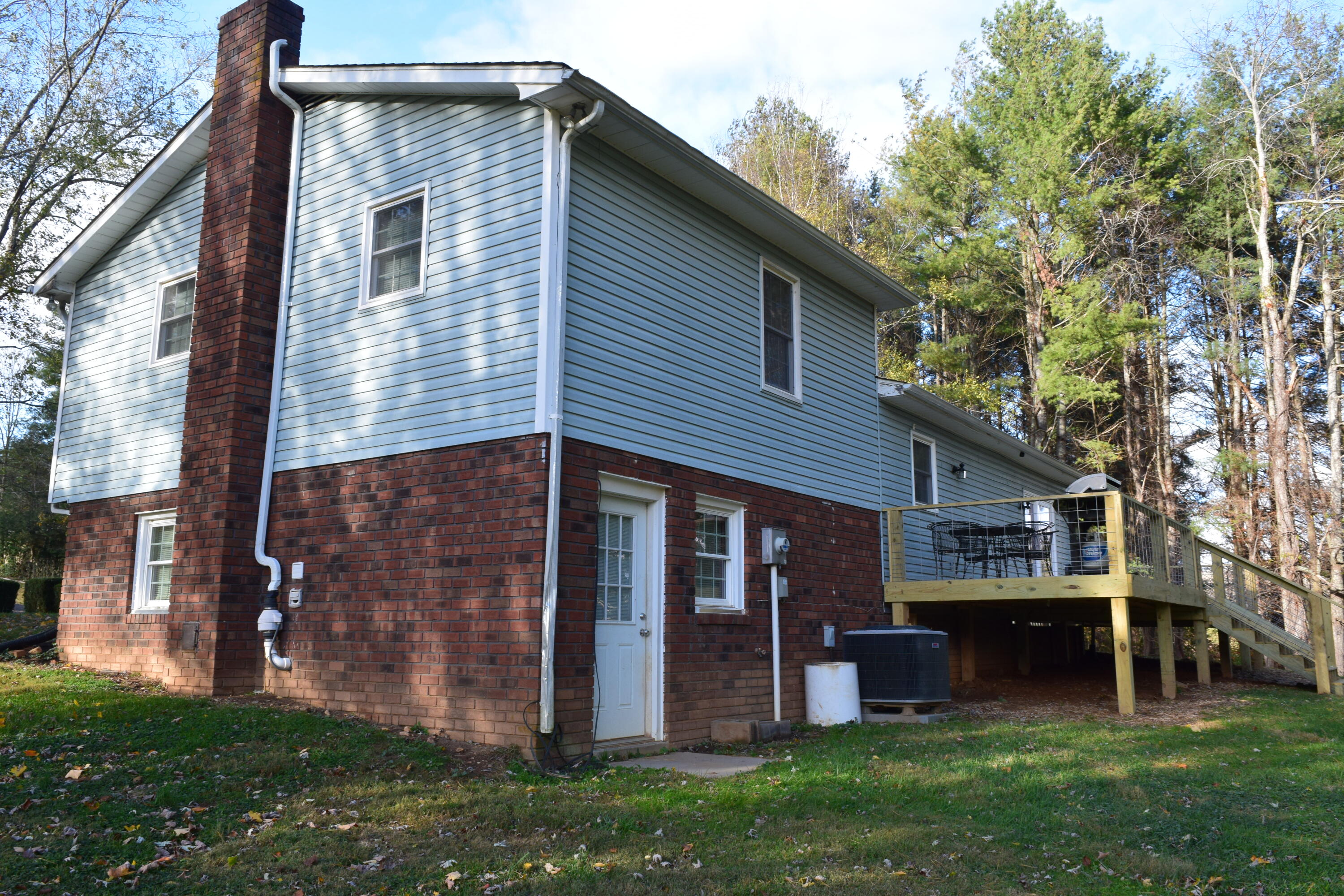 162 Ridgeview Road Northwest Floyd, VA 24091 - Photo 4 of 47 a view of an house with backyard space and garden
