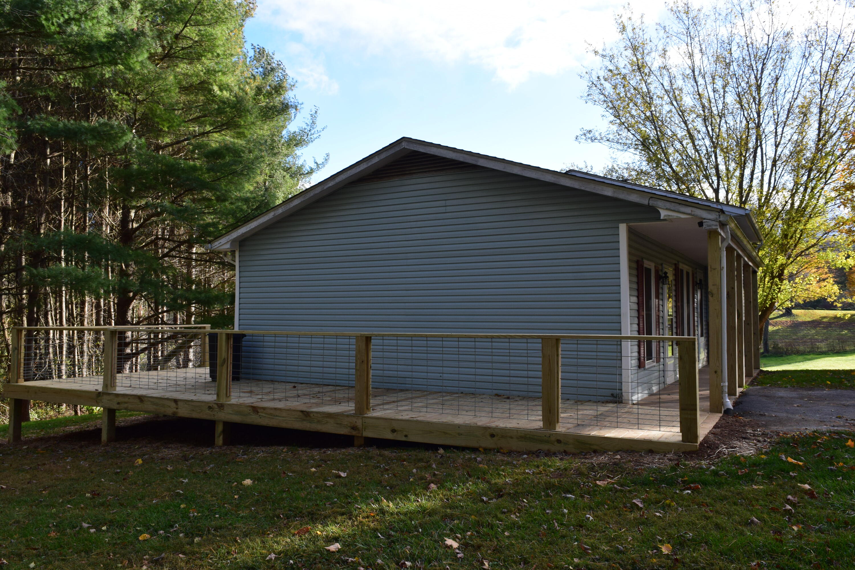 162 Ridgeview Road Northwest Floyd, VA 24091 - Photo 42 of 47 a view of a back yard of the house
