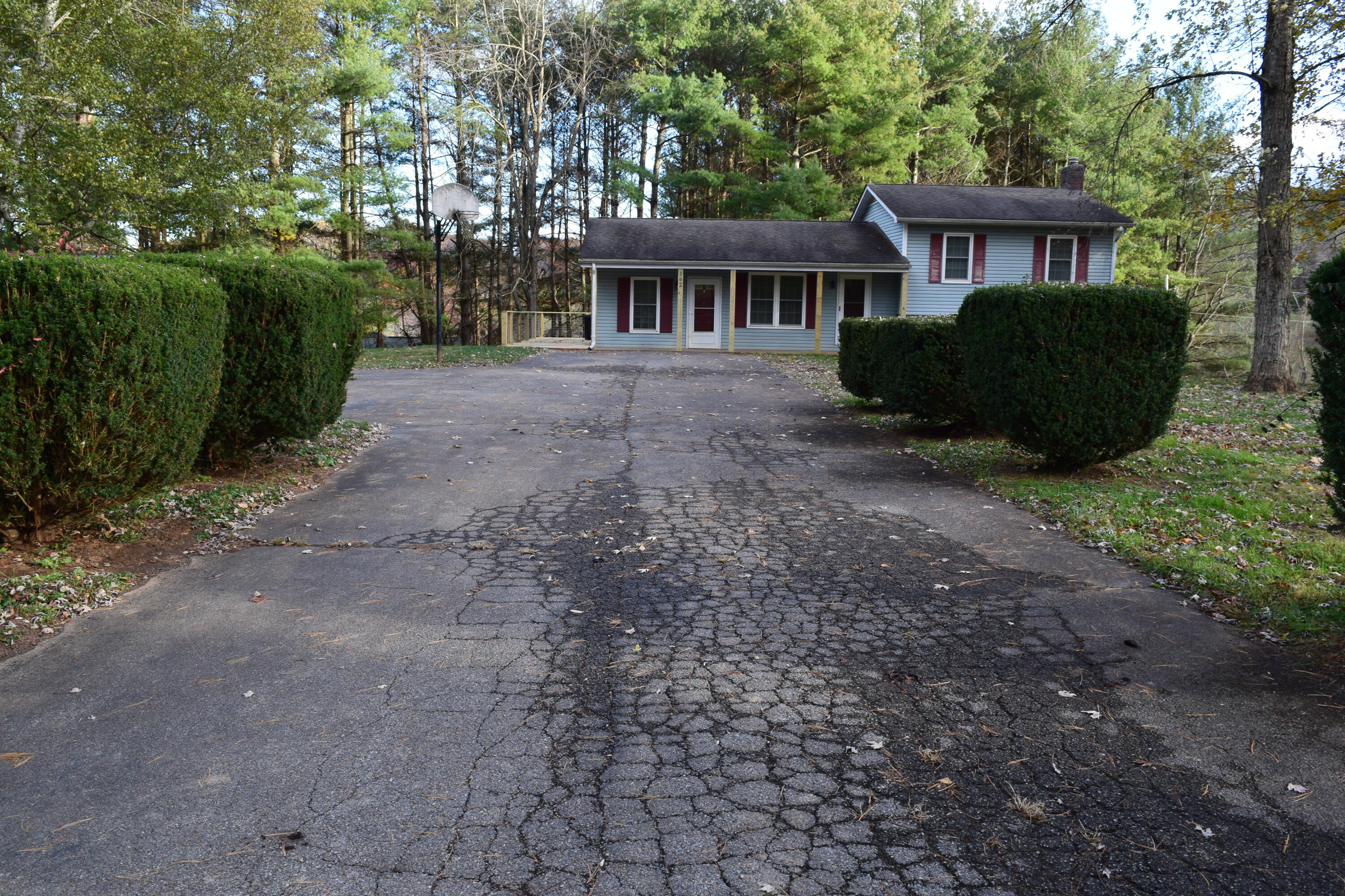 162 Ridgeview Road Northwest Floyd, VA 24091 - Photo 7 of 47 a view of a house with a yard