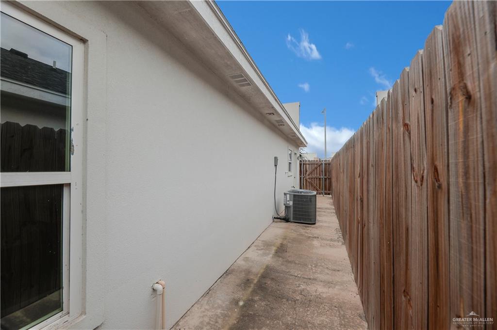 409 Rafael Drive San Juan, TX 78589 - Photo 20 of 20 a view of a back yard
