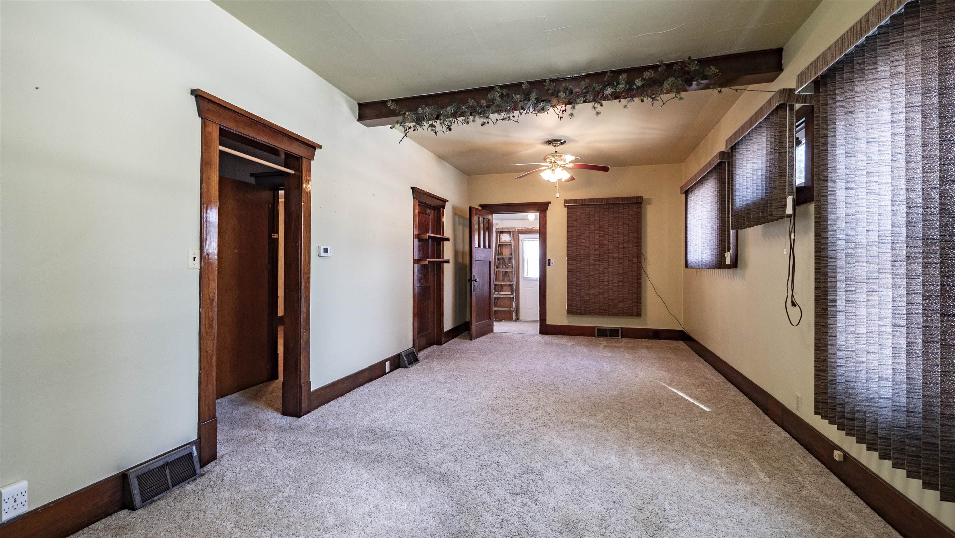 409 East Sumner Street Weyauwega, WI 54983 - Photo 4 of 25