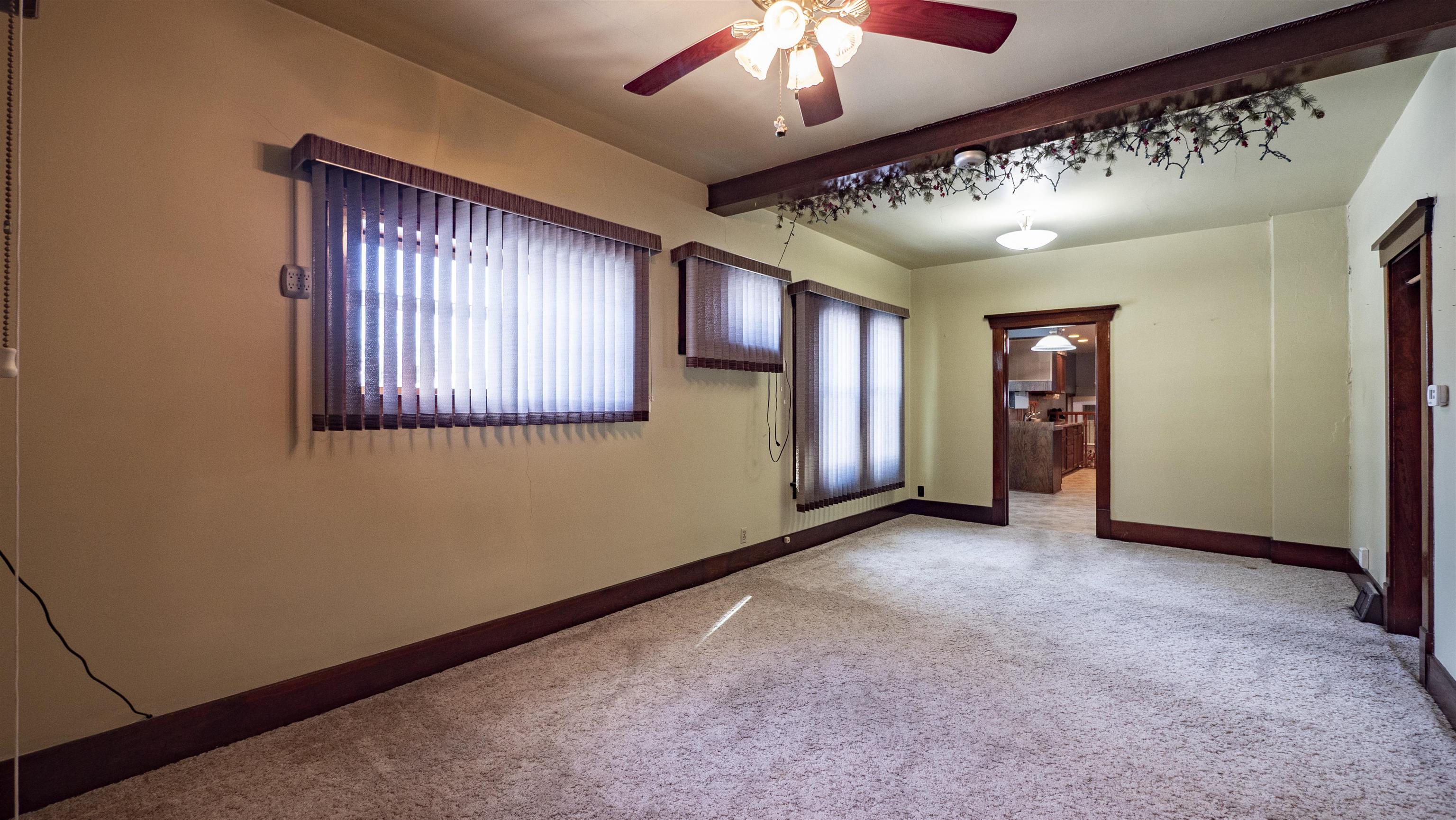 409 East Sumner Street Weyauwega, WI 54983 - Photo 5 of 25