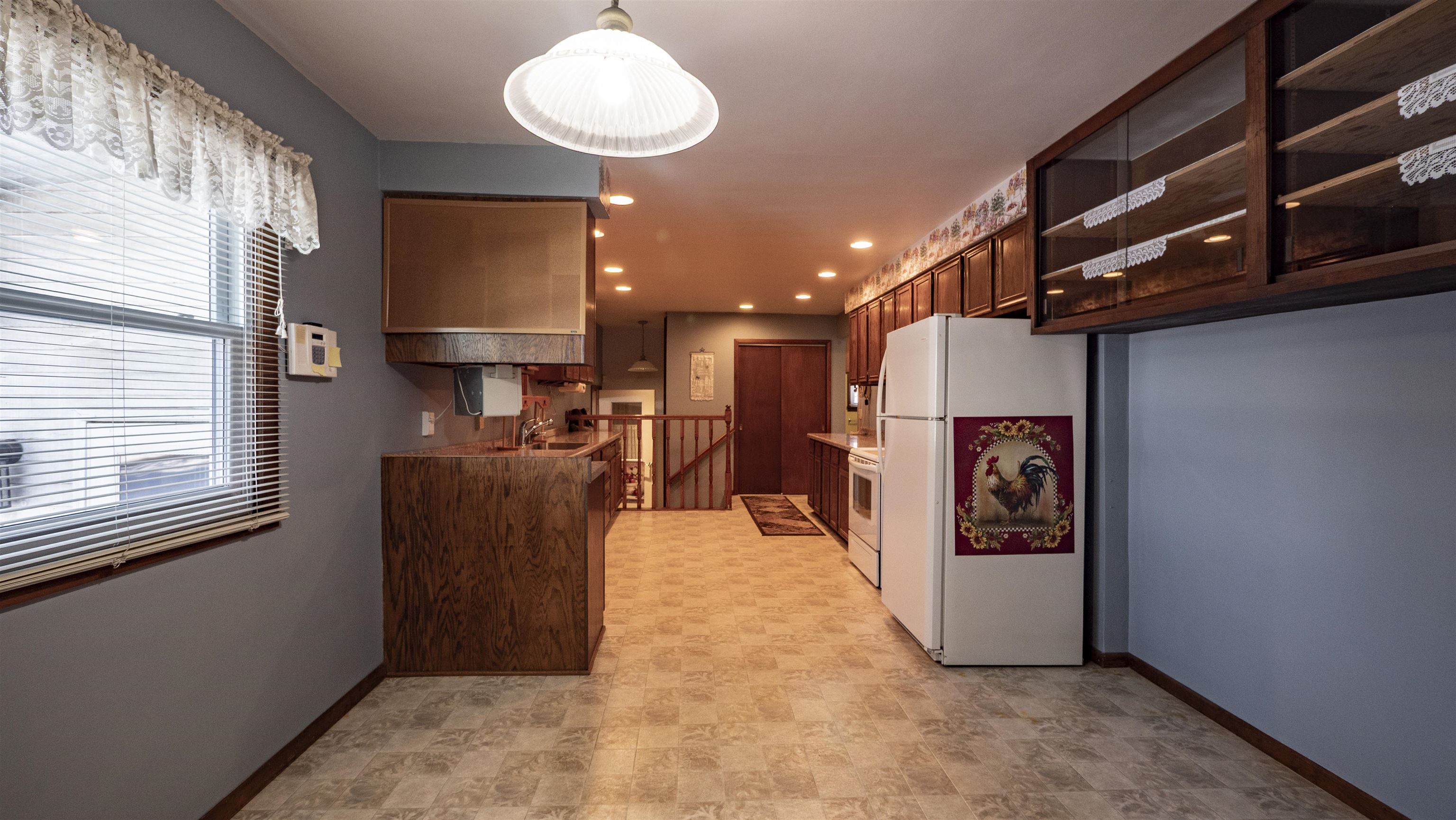 409 East Sumner Street Weyauwega, WI 54983 - Photo 6 of 25