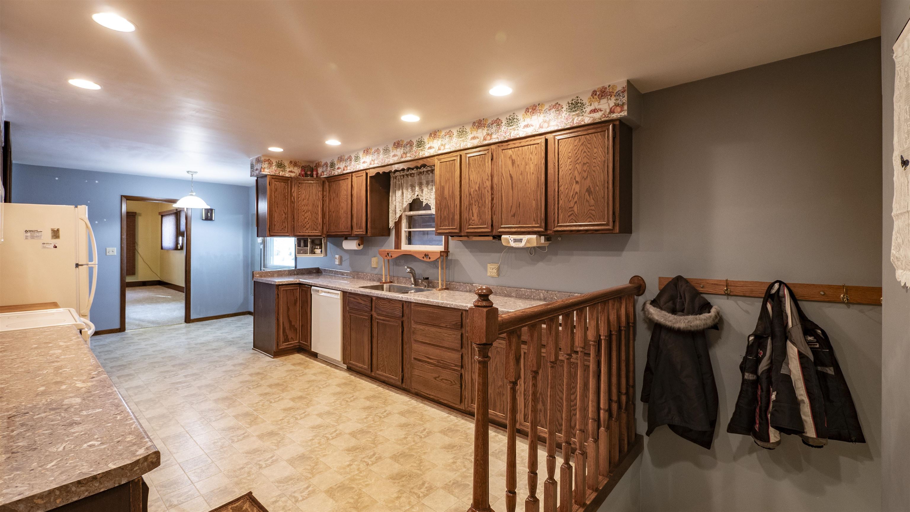 409 East Sumner Street Weyauwega, WI 54983 - Photo 8 of 25