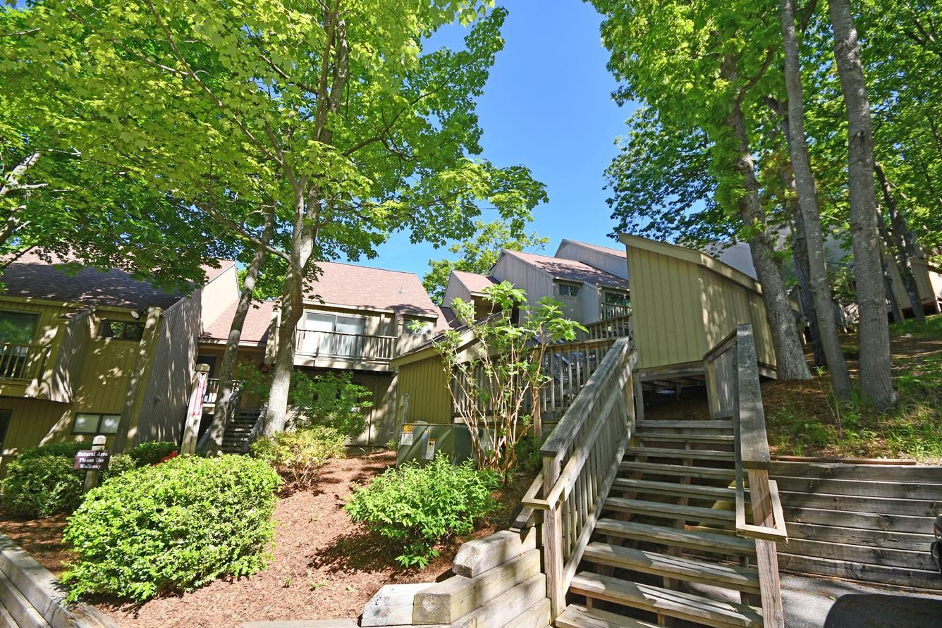 9 Ridge Top Maple City, MI 49664 - Photo 4 of 39