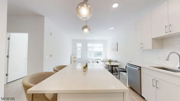 $2,450 | 1181 Morris Avenue, Unit 206, Union, NJ 07083