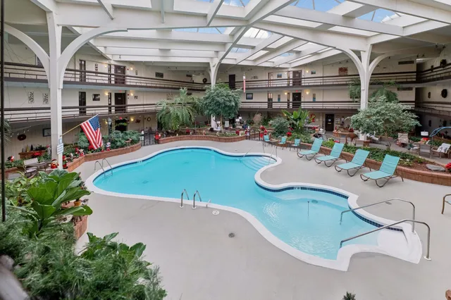 $199,900 | 5200 South Tuckaway Boulevard, Unit 250C, Greenfield, WI 53221