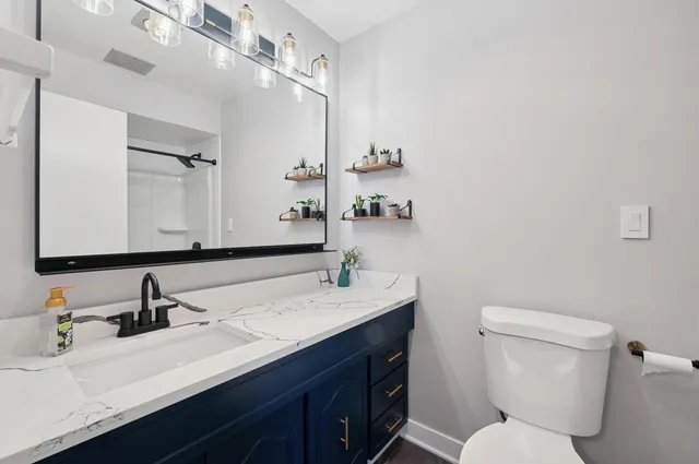 $199,900 | 5200 South Tuckaway Boulevard, Unit 250C, Greenfield, WI 53221