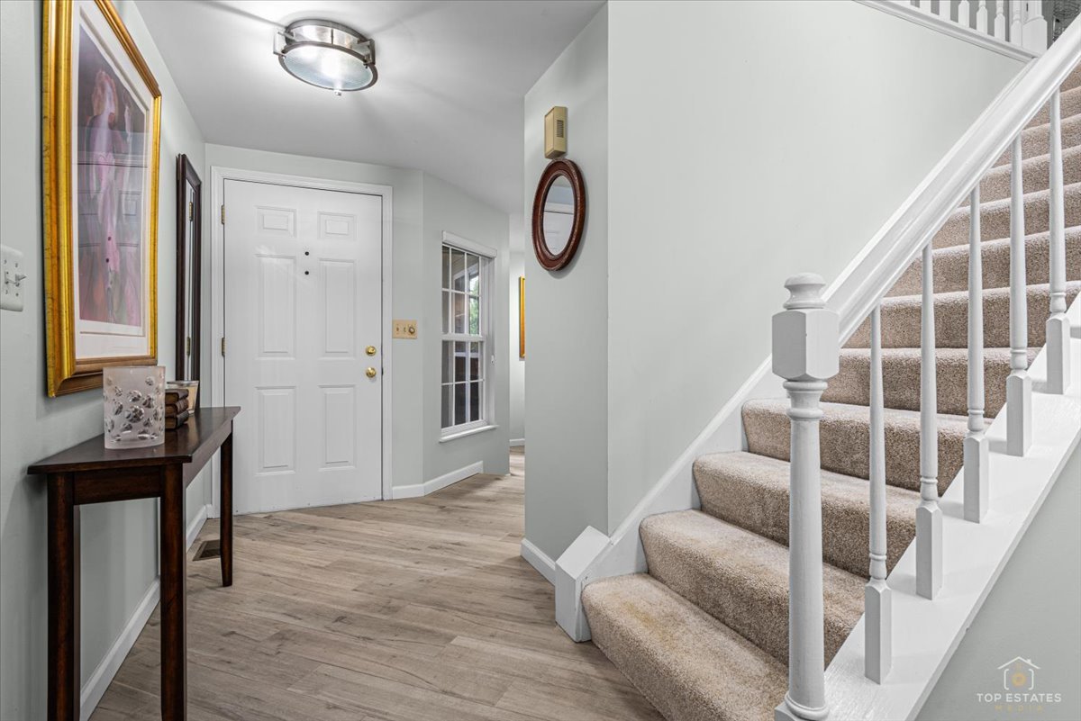 1143 Coldspring Road Elgin, IL 60120 - Photo 3 of 26