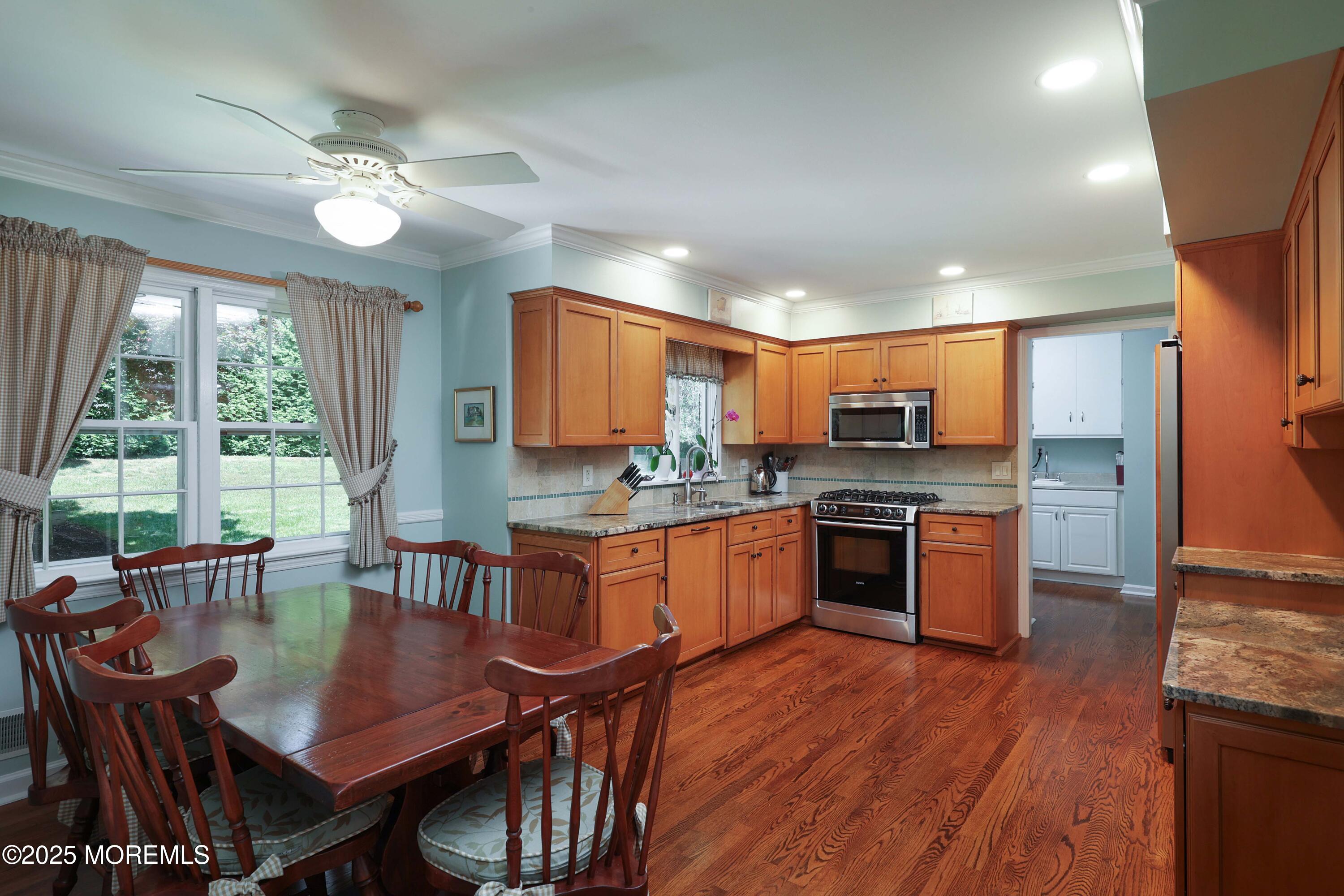 11 Lyon Road Middletown, NJ 07748 - Photo 5 of 58 Light & Bright Eat In Kitchen