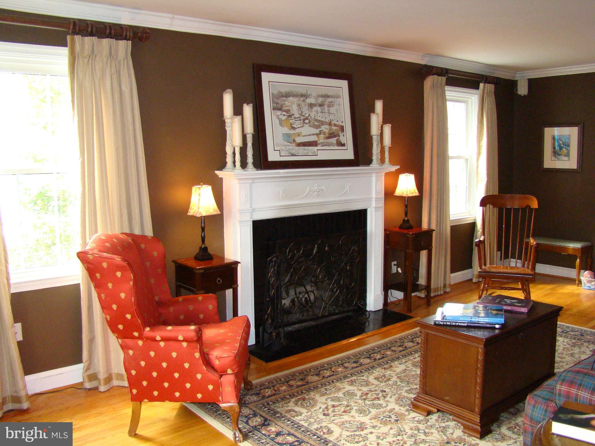 626 Yarmouth Road Baltimore, MD 21286 - Photo 3 of 22 a living room with furniture and a fireplace