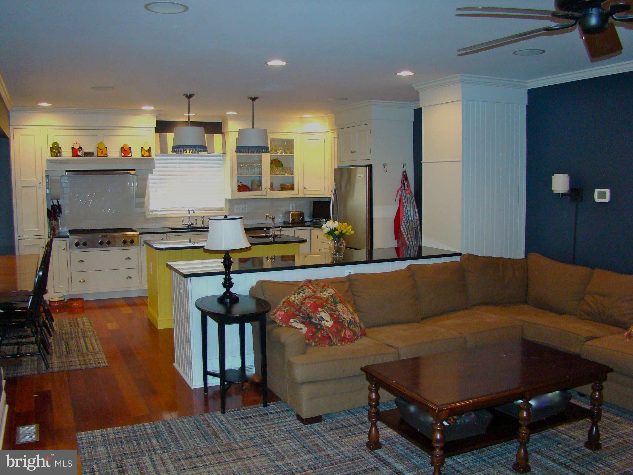 626 Yarmouth Road Baltimore, MD 21286 - Photo 8 of 22 a living room with furniture and wooden floor