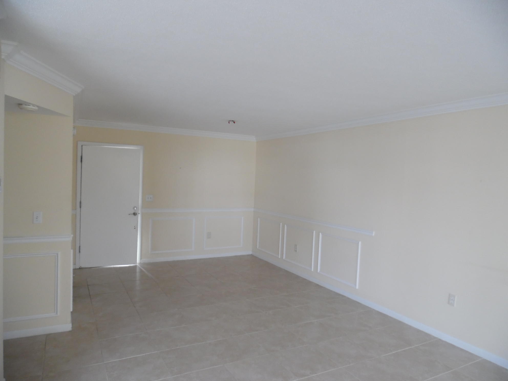 506 Davis Road, Unit 61 Palm Springs, FL 33461 - Photo 13 of 14 Living Room (2)
