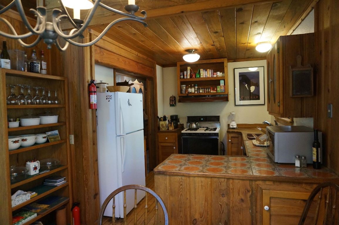 2834 South Old Stage Road Mount Shasta, CA 96067 - Photo 9 of 42 Gallery Image 9