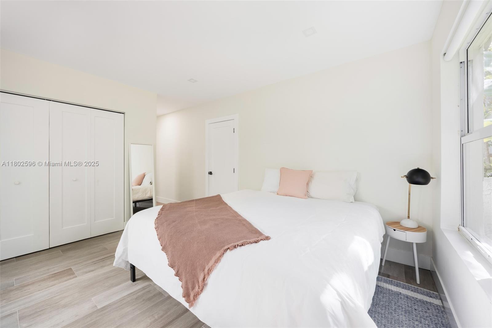 2478 Inagua Avenue Coconut Grove, FL 33133 - Photo 20 of 40 a spacious bedroom with a bed and a table