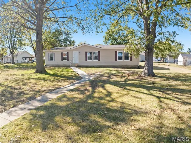 $150,000 | 113 North Oak Street, Hoffman, IL 62250