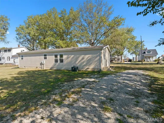 $150,000 | 113 North Oak Street, Hoffman, IL 62250