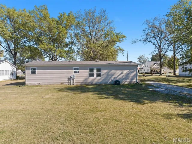 $150,000 | 113 North Oak Street, Hoffman, IL 62250