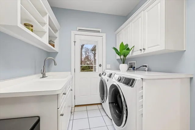 $1,949,500 | 530 Oak Knoll Drive, Lake Forest, IL 60045