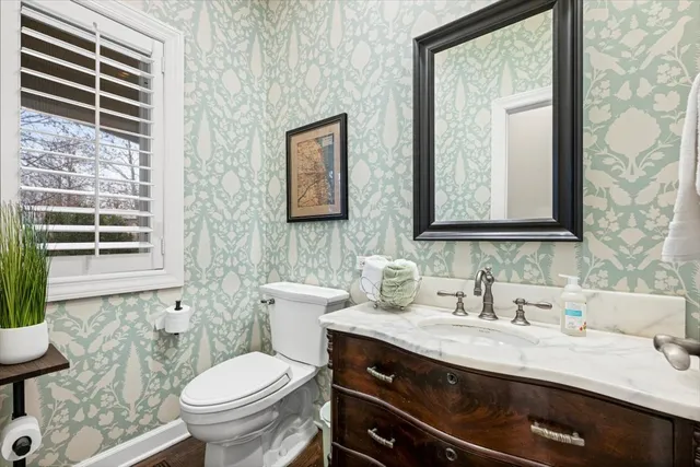 $1,949,500 | 530 Oak Knoll Drive, Lake Forest, IL 60045