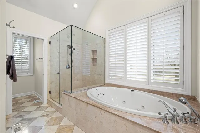 $1,949,500 | 530 Oak Knoll Drive, Lake Forest, IL 60045