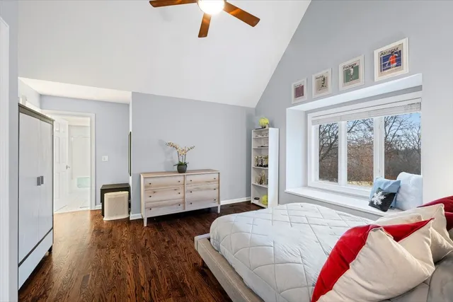 $1,949,500 | 530 Oak Knoll Drive, Lake Forest, IL 60045