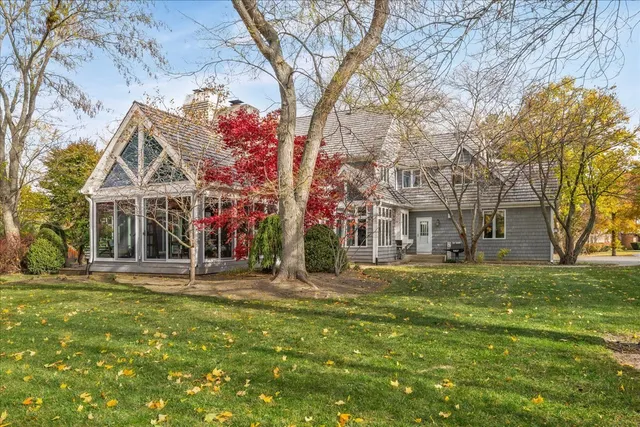 a view of yard with green space