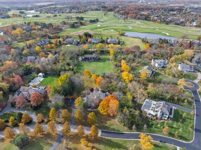 $1,949,500 | 530 Oak Knoll Drive, Lake Forest, IL 60045