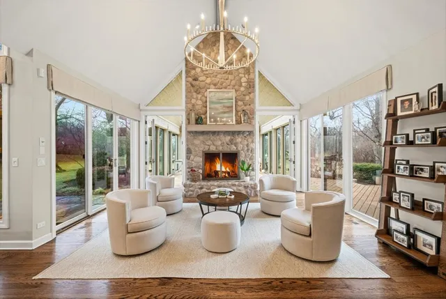 $1,949,500 | 530 Oak Knoll Drive, Lake Forest, IL 60045