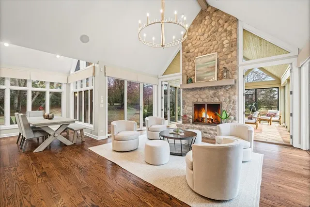 $1,949,500 | 530 Oak Knoll Drive, Lake Forest, IL 60045