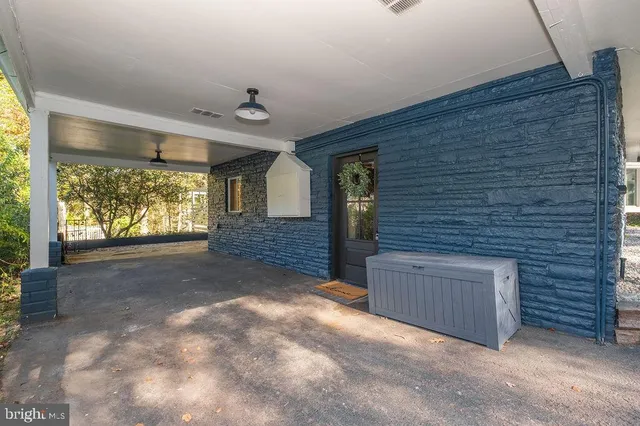 en empty room with windows