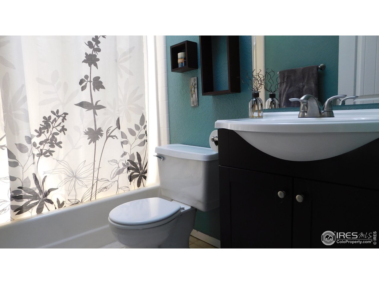 182 Pine Road Golden, CO 80403 - Photo 12 of 34 Main Bath