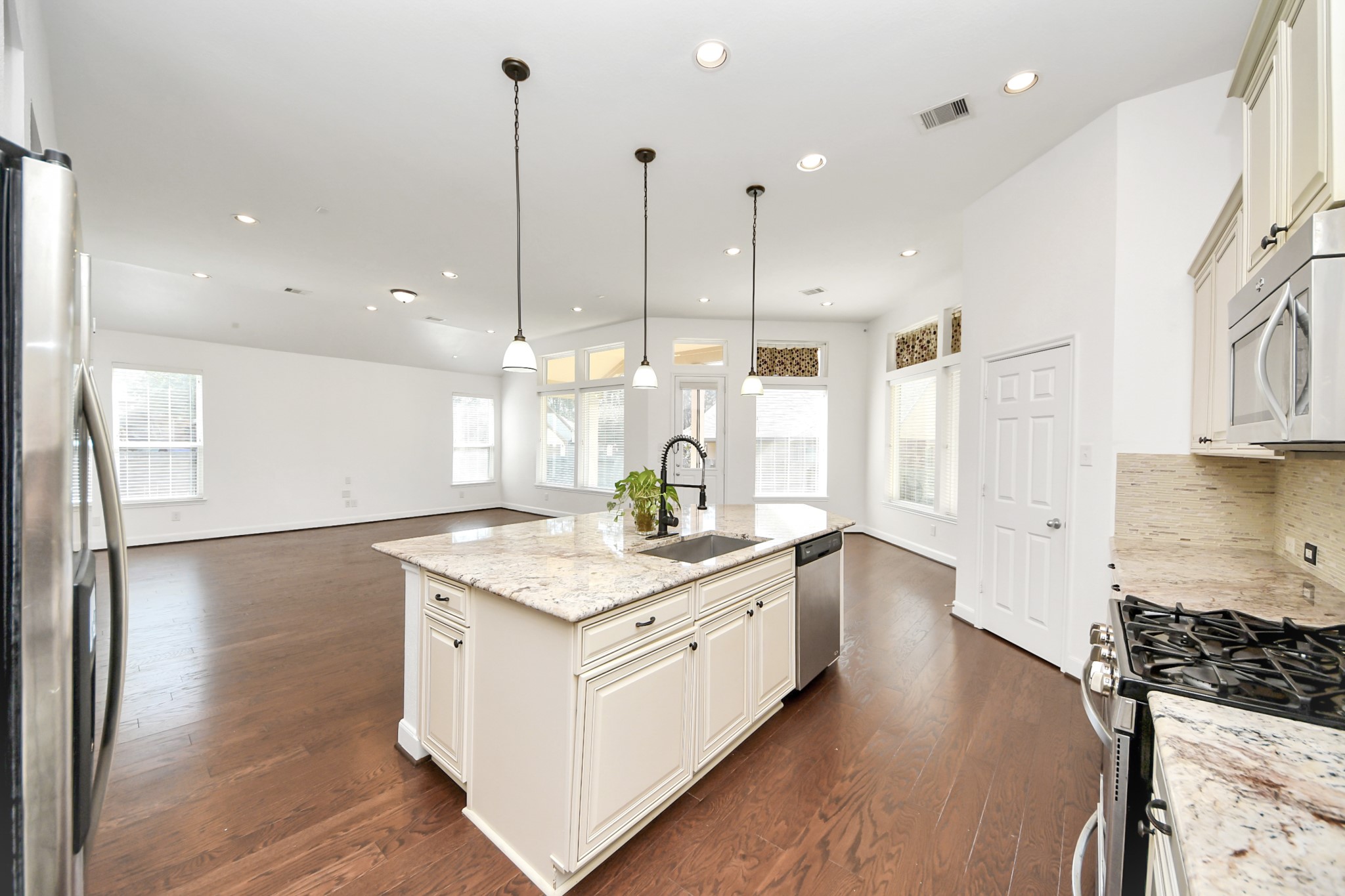 1947 Parnevik Place Conroe, TX 77304 - Photo 11 of 37