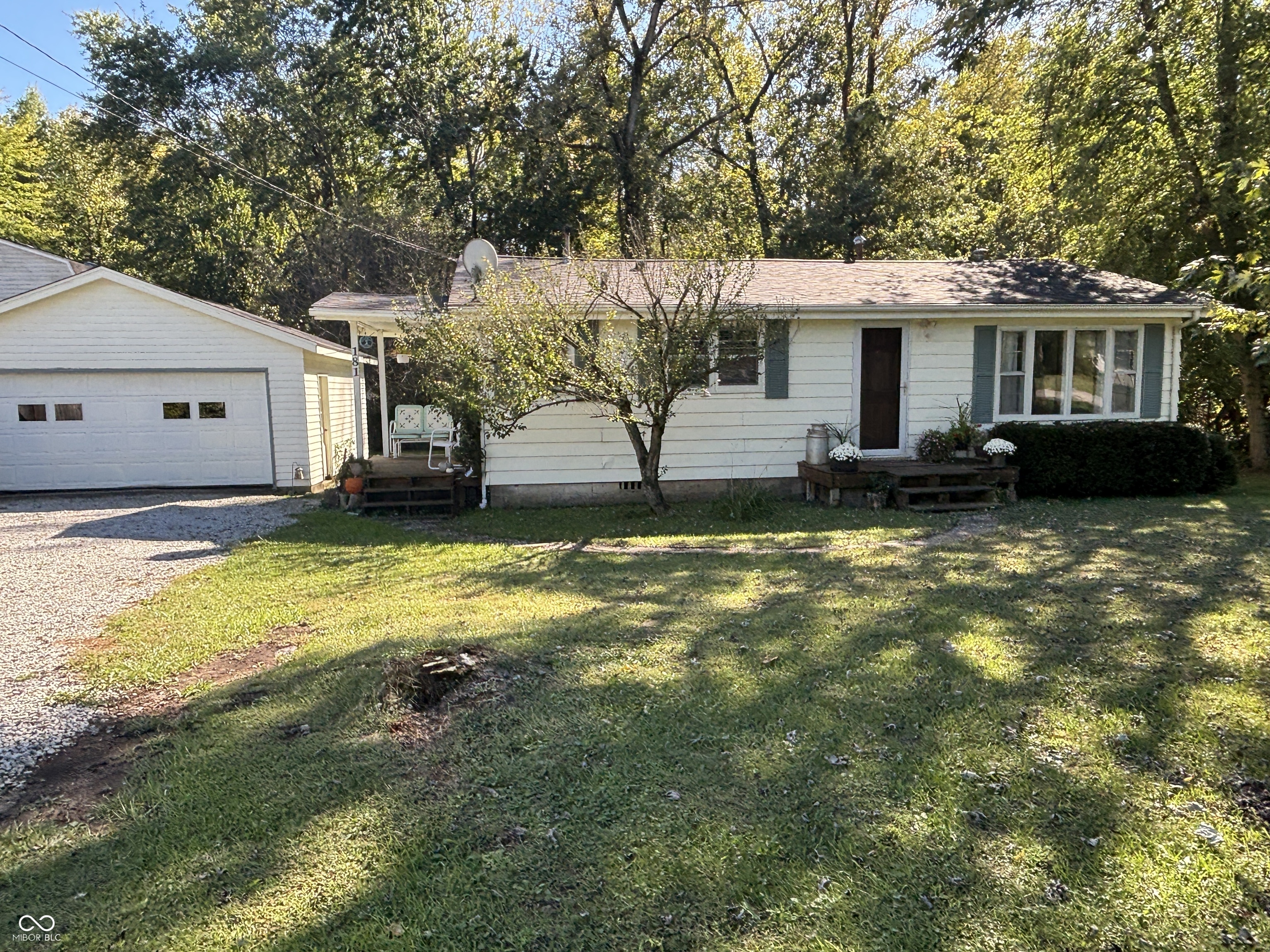 181 West 550 South Columbus, IN 47201 - Photo 2 of 21