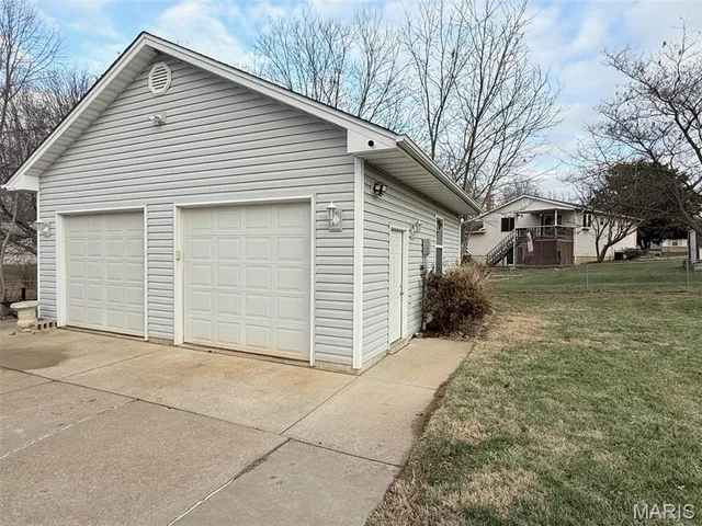 $365,000 | 804 Meyer Road, Wentzville, MO 63385