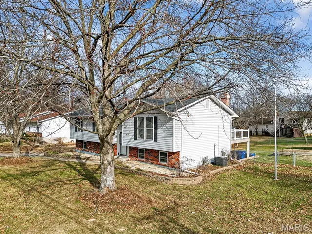 $365,000 | 804 Meyer Road, Wentzville, MO 63385