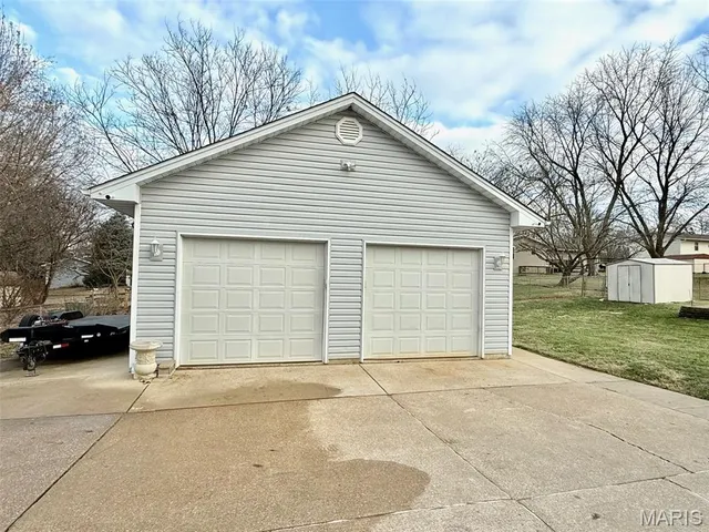 $365,000 | 804 Meyer Road, Wentzville, MO 63385