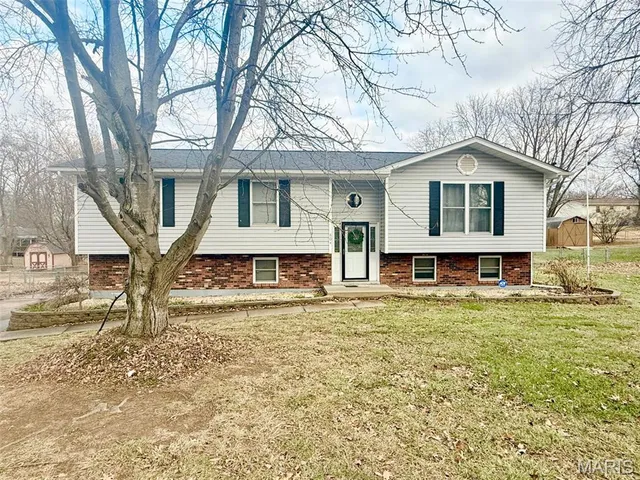 $365,000 | 804 Meyer Road, Wentzville, MO 63385