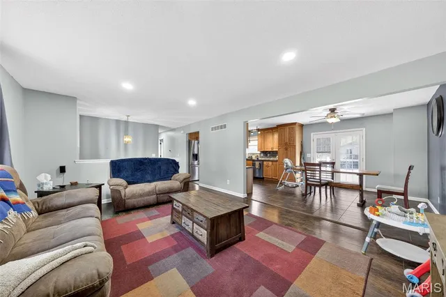 $365,000 | 804 Meyer Road, Wentzville, MO 63385