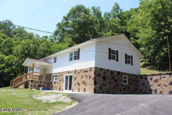 2915 Flat Hollow Road Speedwell, TN 37870 - Photo 2 of 31 2