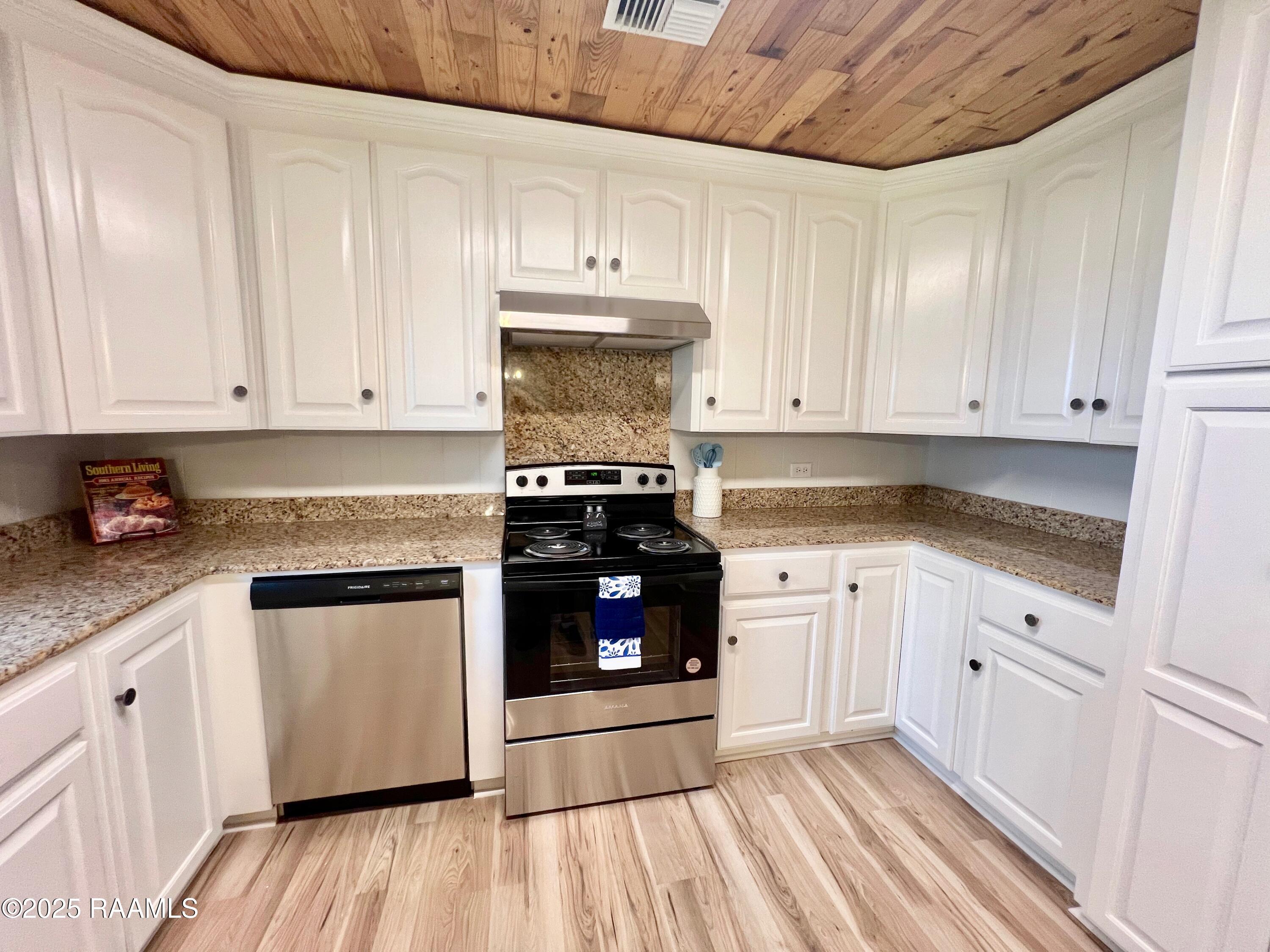 5501 Northside Road New Iberia, LA 70563 - Photo 29 of 49 kitchen